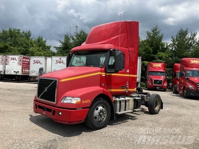 Volvo VNM42T 牵引车