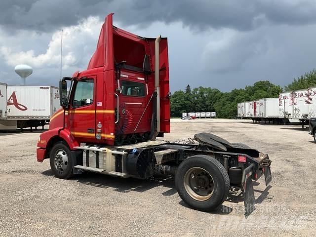 Volvo VNM42T 牵引车