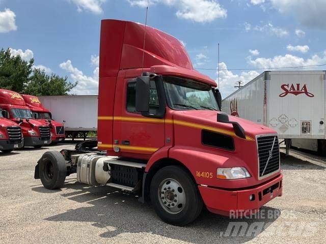 Volvo VNM42T 牵引车