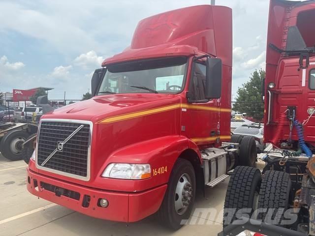 Volvo VNM42T 牵引车