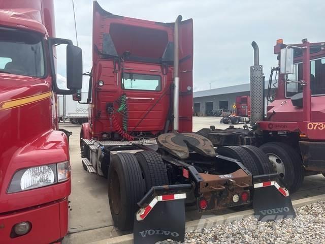 Volvo VNM42T 牵引车