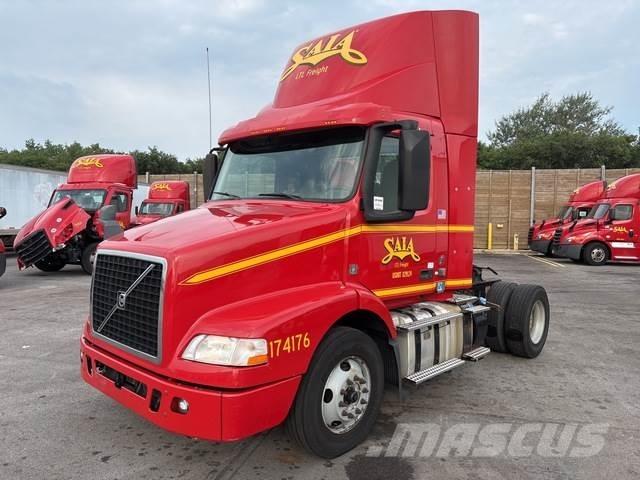 Volvo VNM42T 牵引车