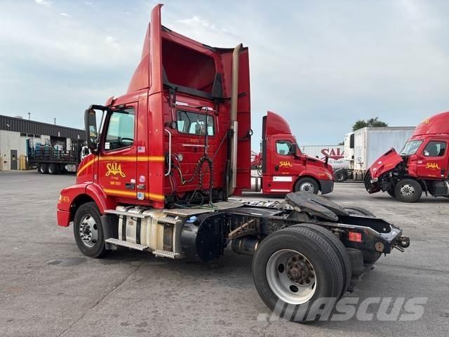 Volvo VNM42T 牵引车