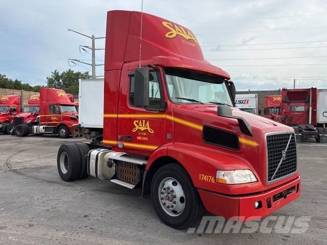 Volvo VNM42T 牵引车