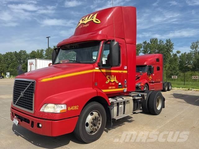 Volvo VNM42T 牵引车