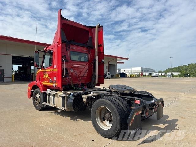 Volvo VNM42T 牵引车