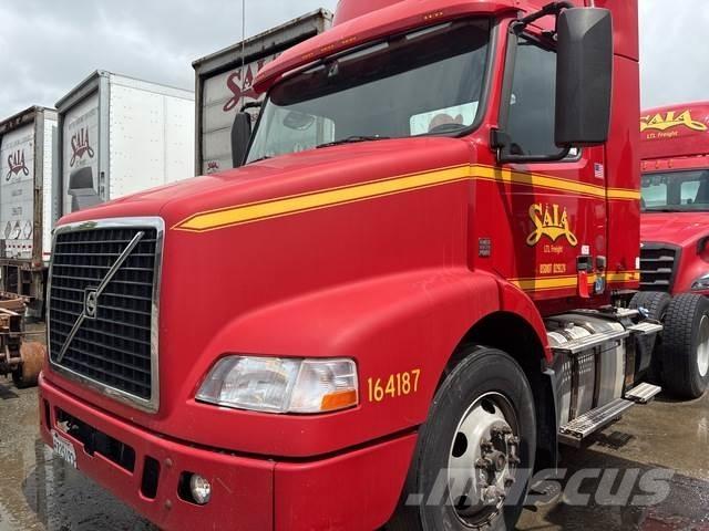 Volvo VNM42T 牵引车