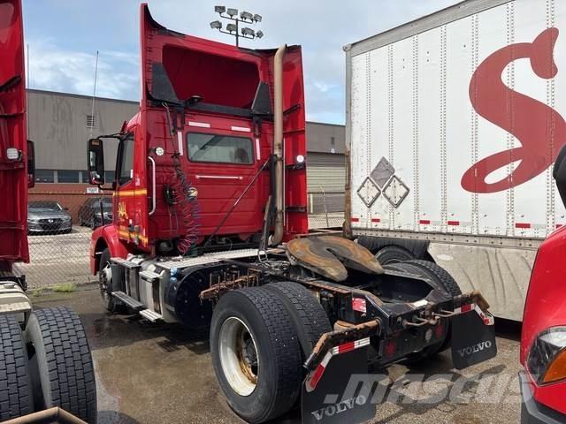 Volvo VNM42T 牵引车