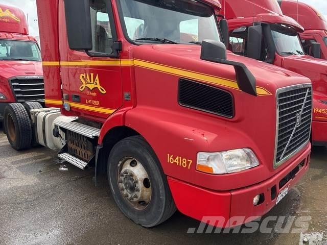 Volvo VNM42T 牵引车