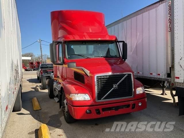 Volvo VNM42T 牵引车
