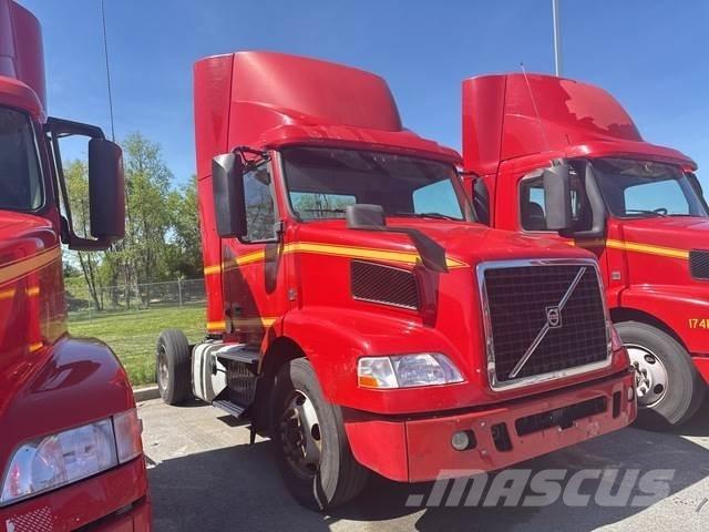 Volvo VNM42T 牵引车