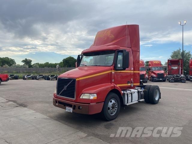 Volvo VNM42T 牵引车