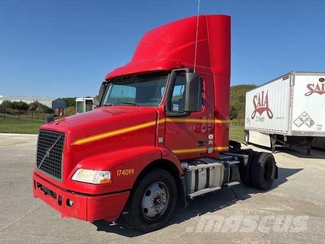 Volvo VNM42T 牵引车