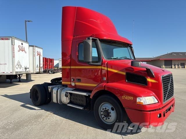Volvo VNM42T 牵引车