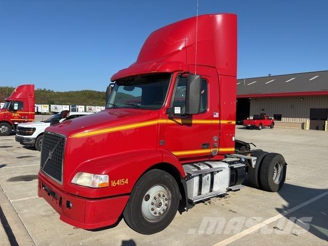 Volvo VNM42T 牵引车
