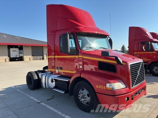 Volvo VNM42T 牵引车
