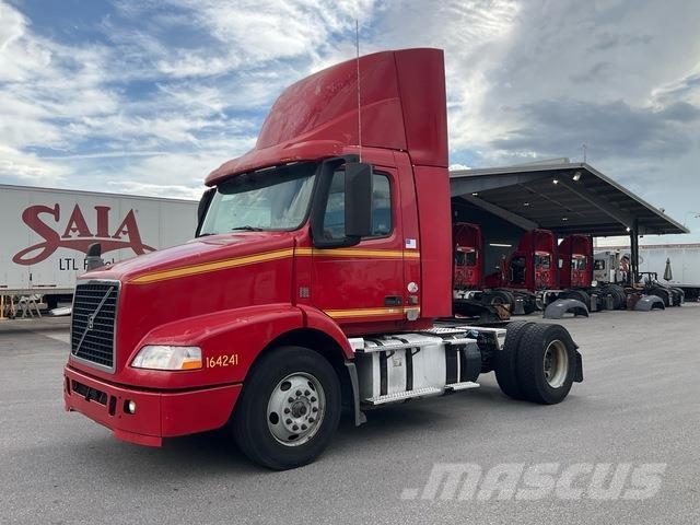 Volvo VNM42T 牵引车