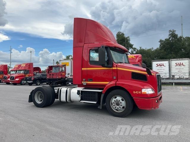 Volvo VNM42T 牵引车