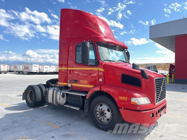 Volvo VNM42T 牵引车