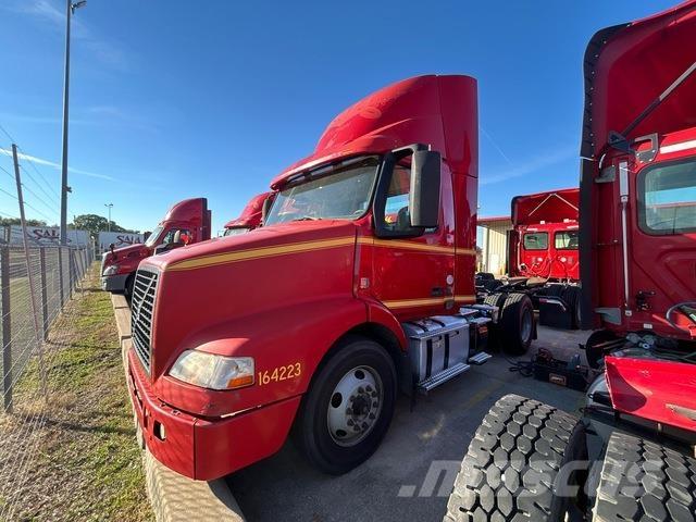 Volvo VNM42T 牵引车