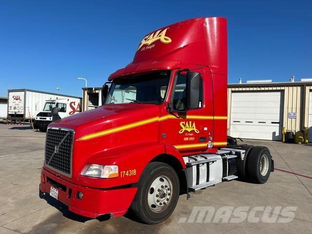 Volvo VNM42T 牵引车