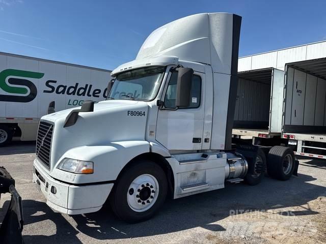 Volvo VNM64T 牵引车