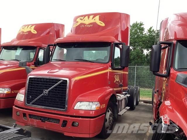 Volvo VNM64T 牵引车