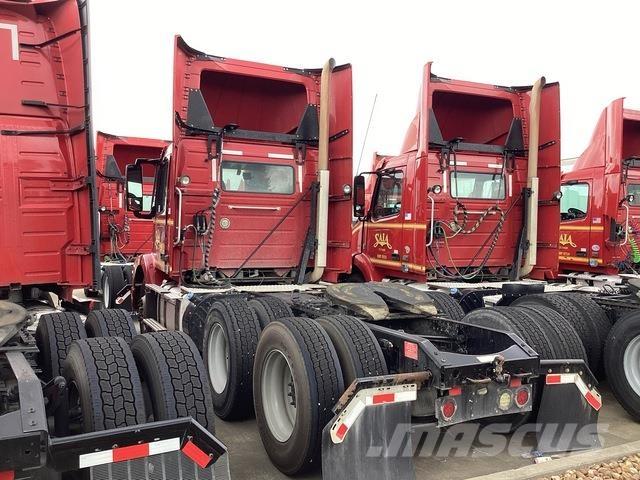 Volvo VNM64T 牵引车