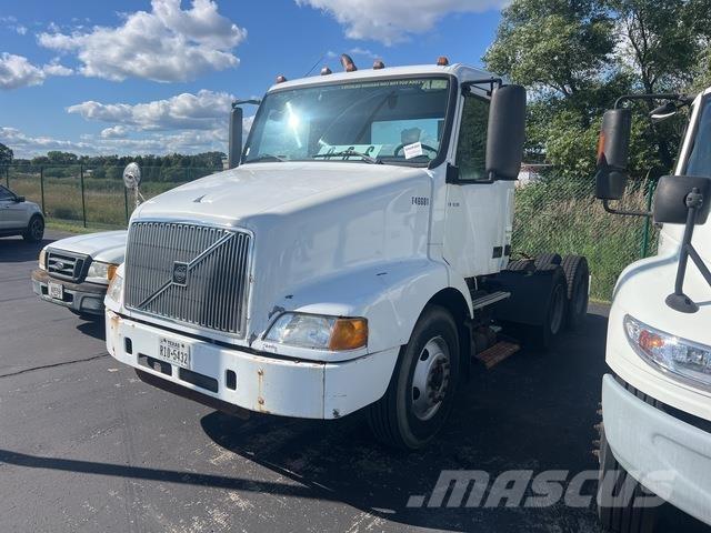 Volvo VNM64T 牵引车
