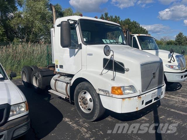 Volvo VNM64T 牵引车