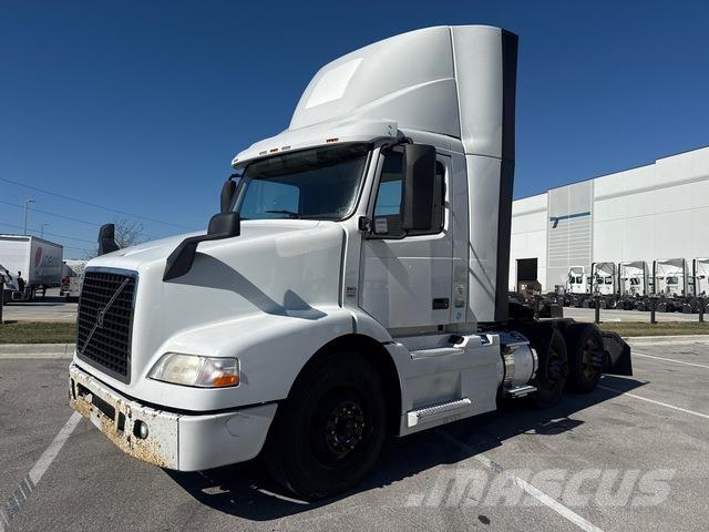 Volvo VNM64T 牵引车