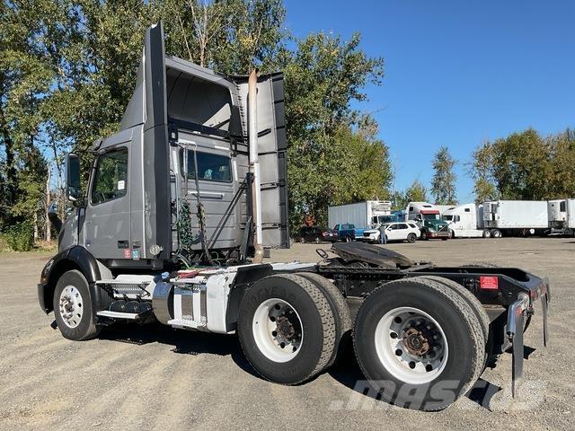 Volvo VNR 300 牵引车