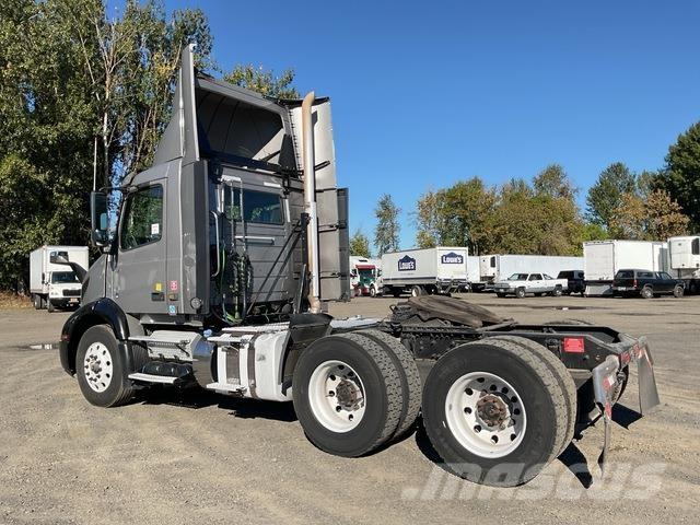 Volvo VNR 300 牵引车