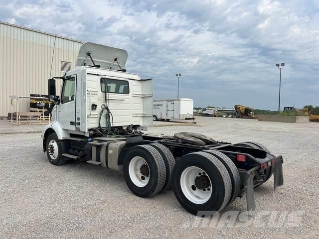 Volvo VNR64300 牵引车