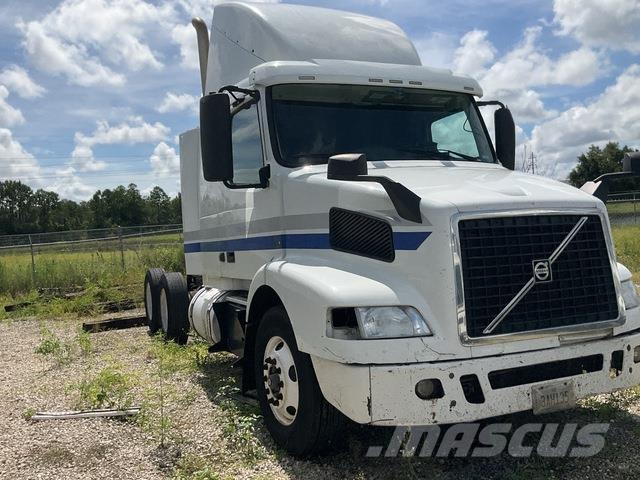 Volvo VNR64T 牵引车