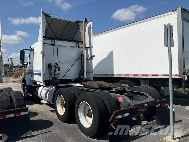 Volvo VNR64T 牵引车