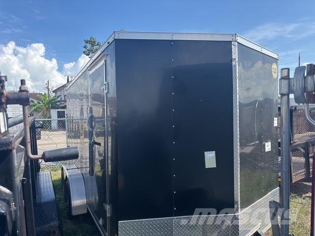 Wells Cargo  厢式拖车