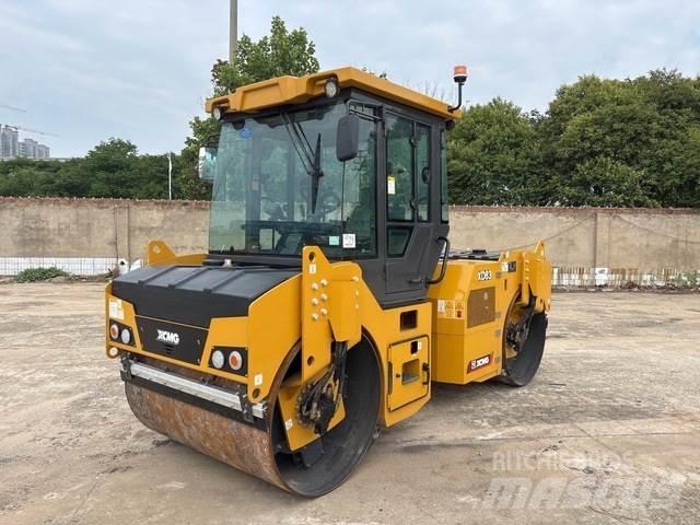XCMG XD83 双轮压路机