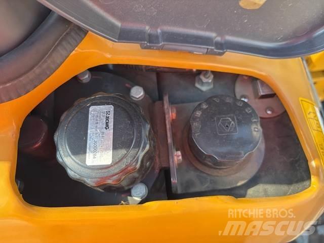XCMG XE17U 小型挖掘机