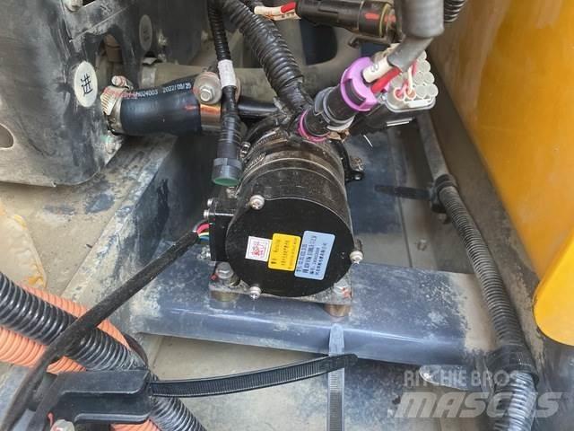XCMG XE215E 履带挖掘机