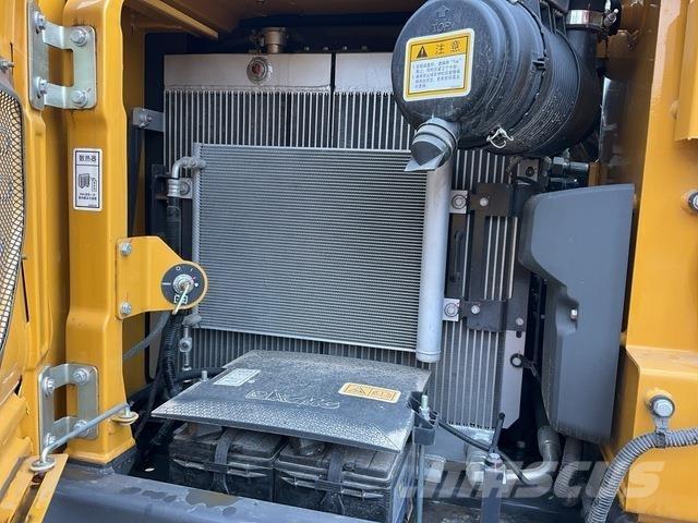 XCMG XE75GA 履带挖掘机