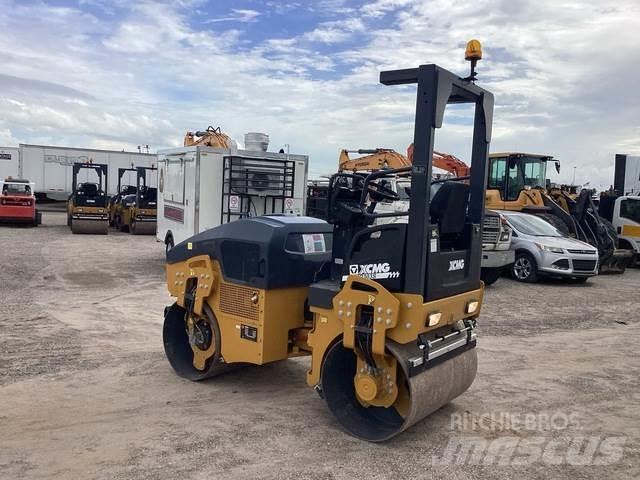 XCMG XMR303S 双轮压路机