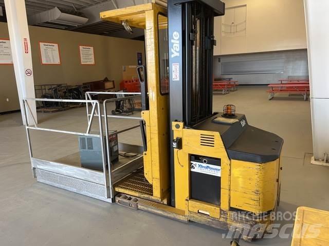 Yale OS030EC 中端式装载机
