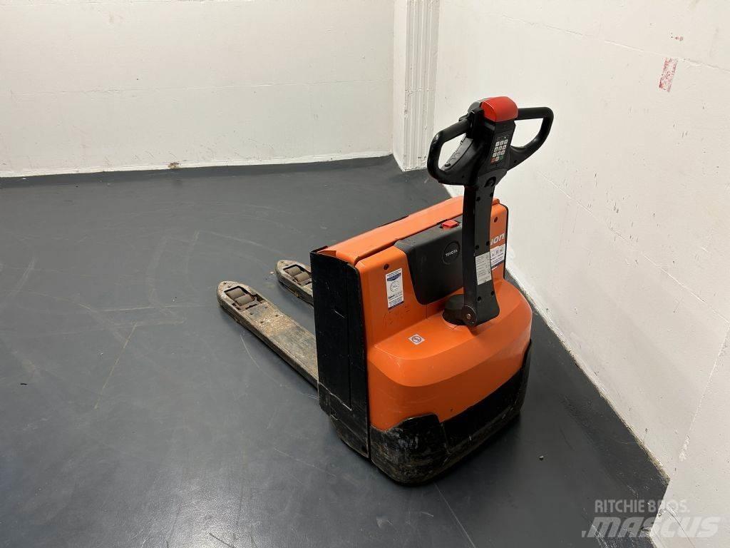 BT LWE200 手摇升降机
