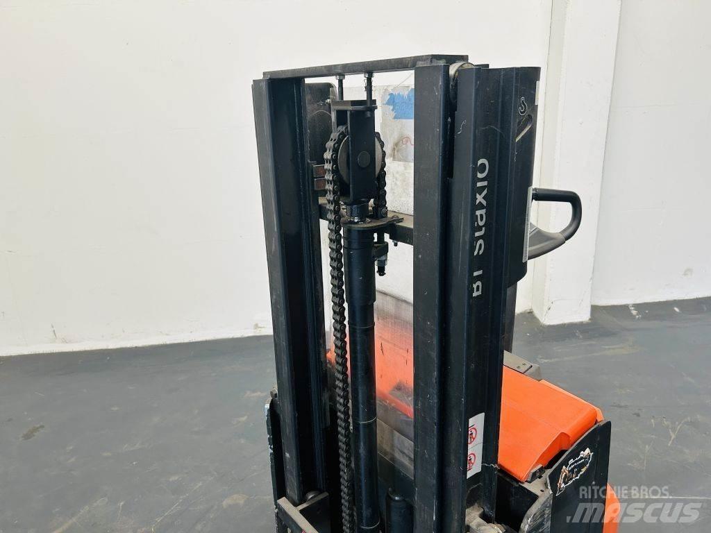 BT SWE200 手推堆垛车