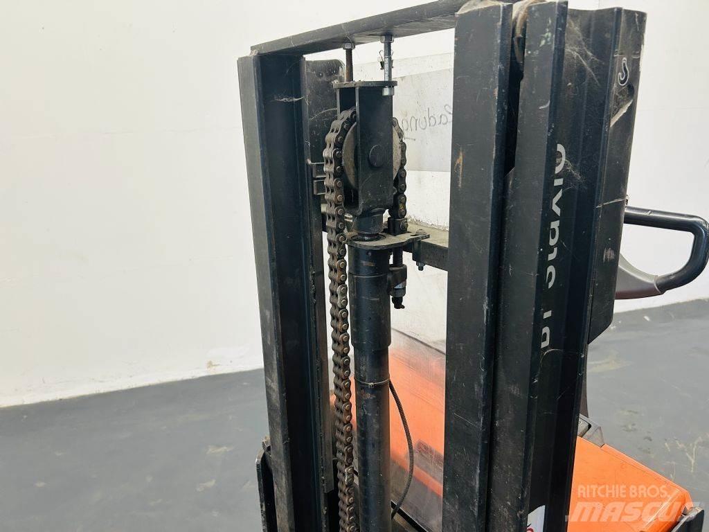 BT SWE200D 手推堆垛车
