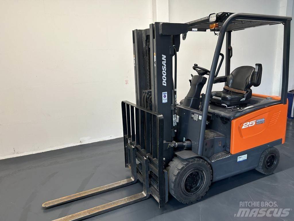 Doosan B25S-7 电动叉车