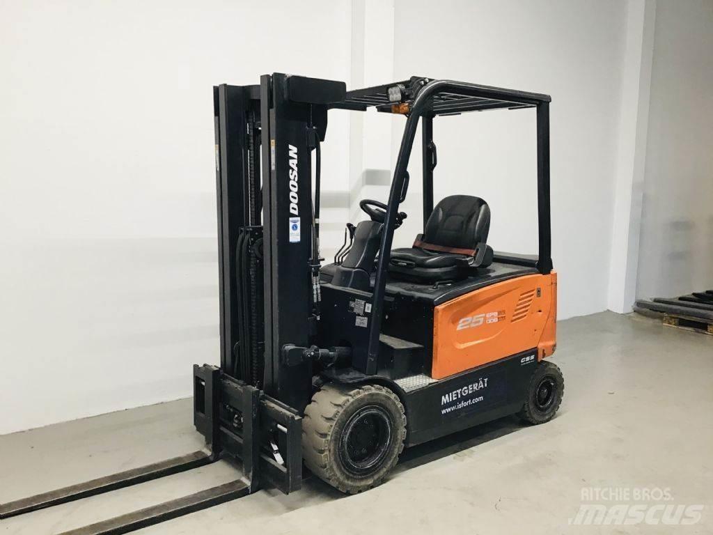 Doosan B25X-7 电动叉车