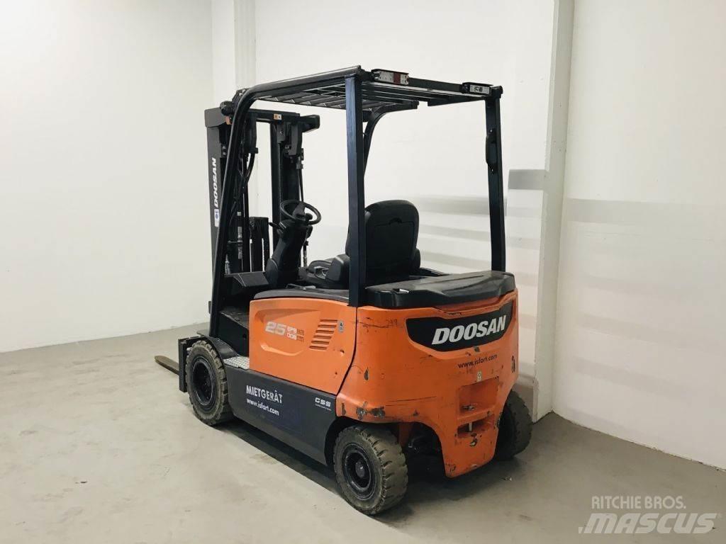 Doosan B25X-7 电动叉车