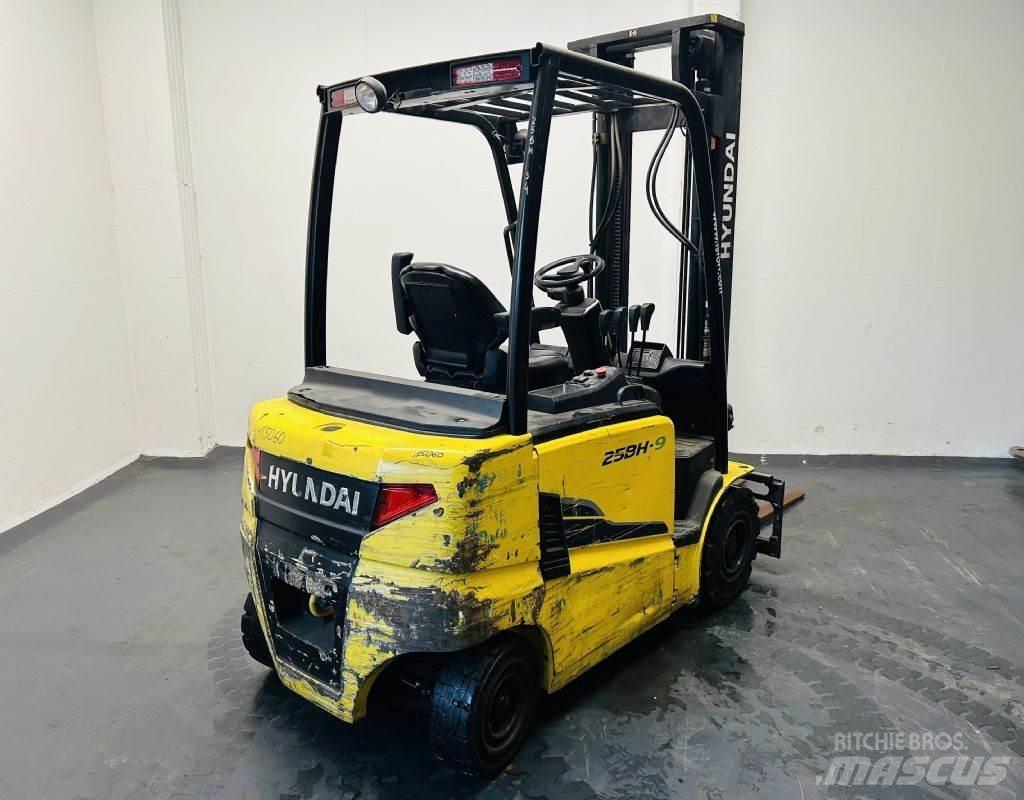Hyundai 25BH-9 电动叉车